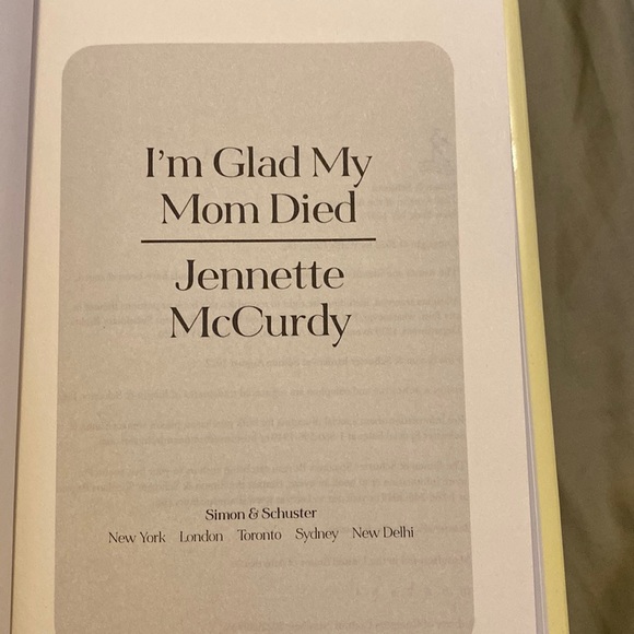 I’m Glad My Mom Died by Jeannette McCurdy - Picture 2 of 5